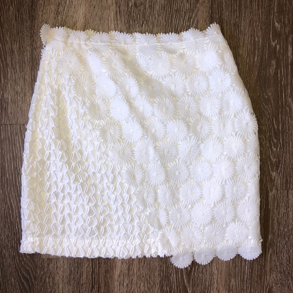 White flower skirt - Picture 3 of 3